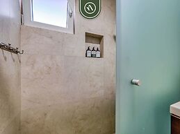 Oceanview 4 BR Condo - Pool - Beach - Terrace