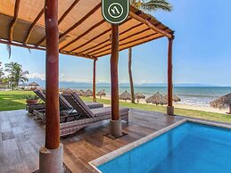 Oceanview 4 BR Condo - Pool - Beach - Terrace