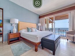 Oceanview 4 BR Condo - Pool - Beach - Terrace
