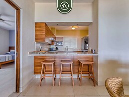 Oceanview 4 BR Condo - Pool - Beach - Terrace