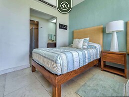 Oceanview 4 BR Condo - Pool - Beach - Terrace