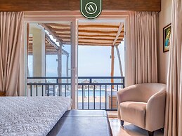 Oceanview 4 BR Condo - Pool - Beach - Terrace