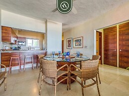 Oceanview 4 BR Condo - Pool - Beach - Terrace