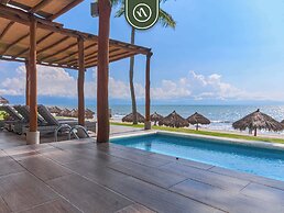 Oceanview 4 BR Condo - Pool - Beach - Terrace
