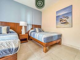 Oceanview 4 BR Condo - Pool - Beach - Terrace