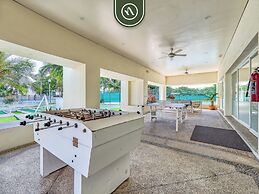 Oceanview 4 BR Condo - Pool - Beach - Terrace