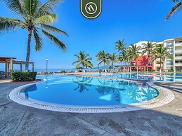 Oceanview 4 BR Condo - Pool - Beach - Terrace