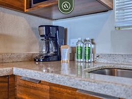 Oceanview 4 BR Condo - Pool - Beach - Terrace