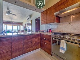 Oceanview 4 BR Condo - Pool - Beach - Terrace