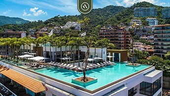 Luxury 1 BR Condo in Pier 57 - Infinity Pool