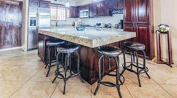 Ocean View 2Br Condo-balcony-beach-pool - 805