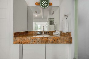 2 BR Condo Right - Romantic Zone - Private Rooftop