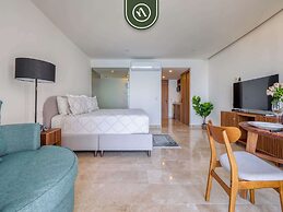Oceanview Studio - King Bed - Pools - Beachclub