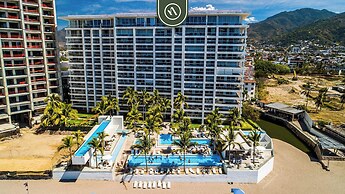 Oceanview Studio - King Bed - Pools - Beachclub