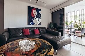 Cozy 2BR King Beds - Rooftop Pool - Fast Wifi