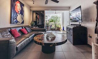 Cozy 2BR King Beds - Rooftop Pool - Fast Wifi