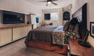 Cozy 2BR King Beds - Rooftop Pool - Fast Wifi