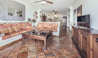 Ocean View 2Br Condo-balcony-beach-pool - 908