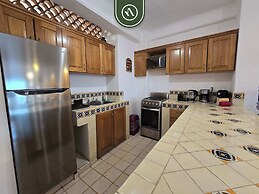 Ocean View 1Br Condo-balcony-beach-pool 406