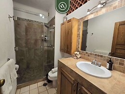 Ocean View 1Br Condo-balcony-beach-pool 406