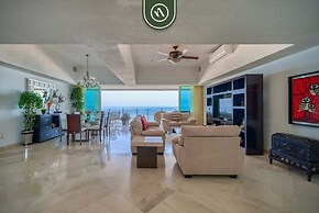 Amazing Condo With Ocean View - Jacuzzi - Beach