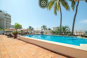Amazing 2 BR Condo - Private Terrace - Pool