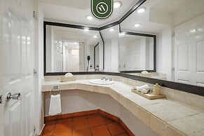 Amazing 2 BR Condo - Private Terrace - Pool
