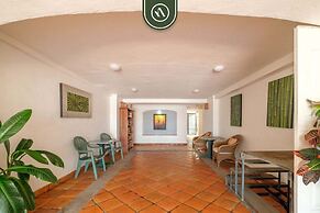 Amazing 2 BR Condo - Private Terrace - Pool