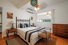 Amazing 2 BR Condo - Private Terrace - Pool