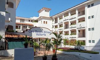 Amazing 2 BR Condo - Private Terrace - Pool