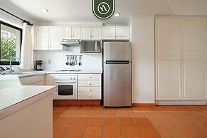Amazing 2 BR Condo - Private Terrace - Pool