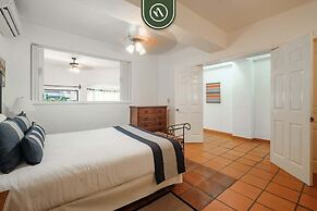 Amazing 2 BR Condo - Private Terrace - Pool