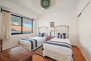 Amazing 2 BR Condo - Private Terrace - Pool
