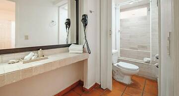 Amazing 2 BR Condo - Private Terrace - Pool