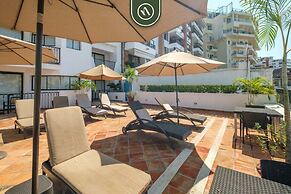 Amazing 2 BR Condo - Private Terrace - Pool