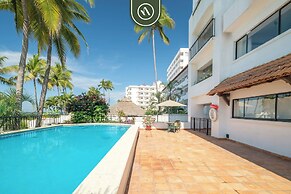 Amazing 2 BR Condo - Private Terrace - Pool