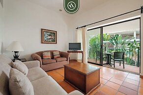 Amazing 2 BR Condo - Private Terrace - Pool