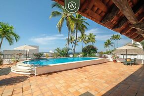 Amazing 2 BR Condo - Private Terrace - Pool