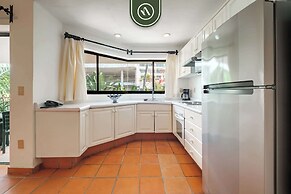 Amazing 2 BR Condo - Private Terrace - Pool