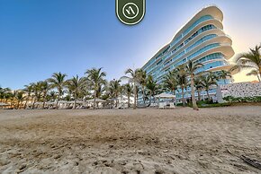 Oceanfront 2BR Condo - Pool - Cevicheria - Beach