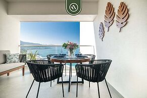 Elegant 1 BR Condo - Beachfront - Pools - King