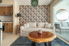Elegant 1 BR Condo - Beachfront - Pools - King