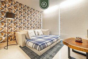 Elegant 1 BR Condo - Beachfront - Pools - King