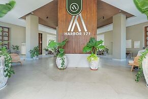 Elegant 1 BR Condo - Beachfront - Pools - King