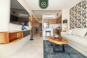 Elegant 1 BR Condo - Beachfront - Pools - King