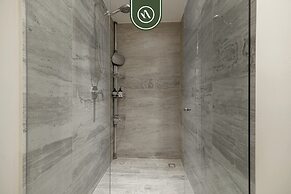Elegant 1 BR Condo - Beachfront - Pools - King