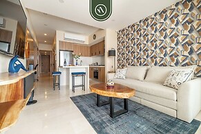 Elegant 1 BR Condo - Beachfront - Pools - King