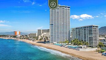 Elegant 1 BR Condo - Beachfront - Pools - King