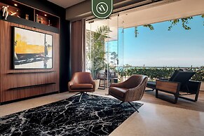 Condo With Balcony - Rooftop Pool With Ocean View