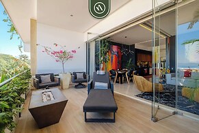 Condo With Balcony - Rooftop Pool With Ocean View